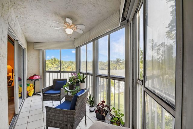 3146 Via Poinciana 301, Lake Worth, FL 33467