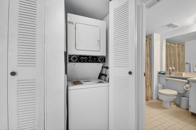 3146 Via Poinciana 301, Lake Worth, FL 33467