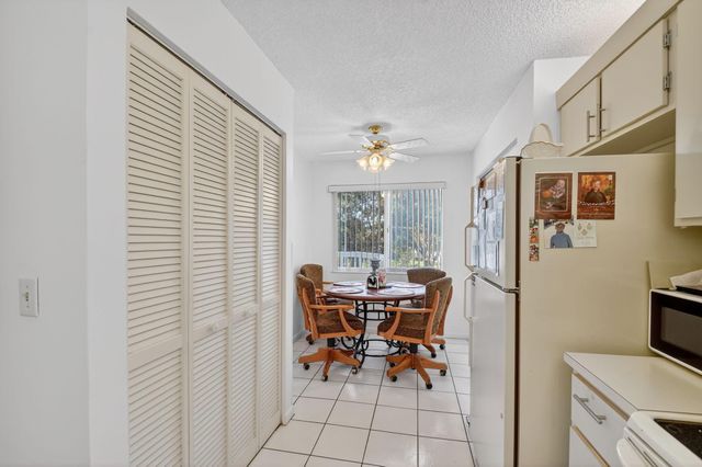 3146 Via Poinciana 301, Lake Worth, FL 33467