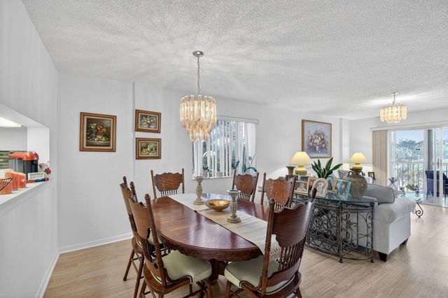 3146 Via Poinciana 301, Lake Worth, FL 33467