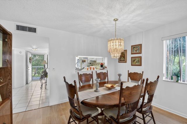 3146 Via Poinciana 301, Lake Worth, FL 33467