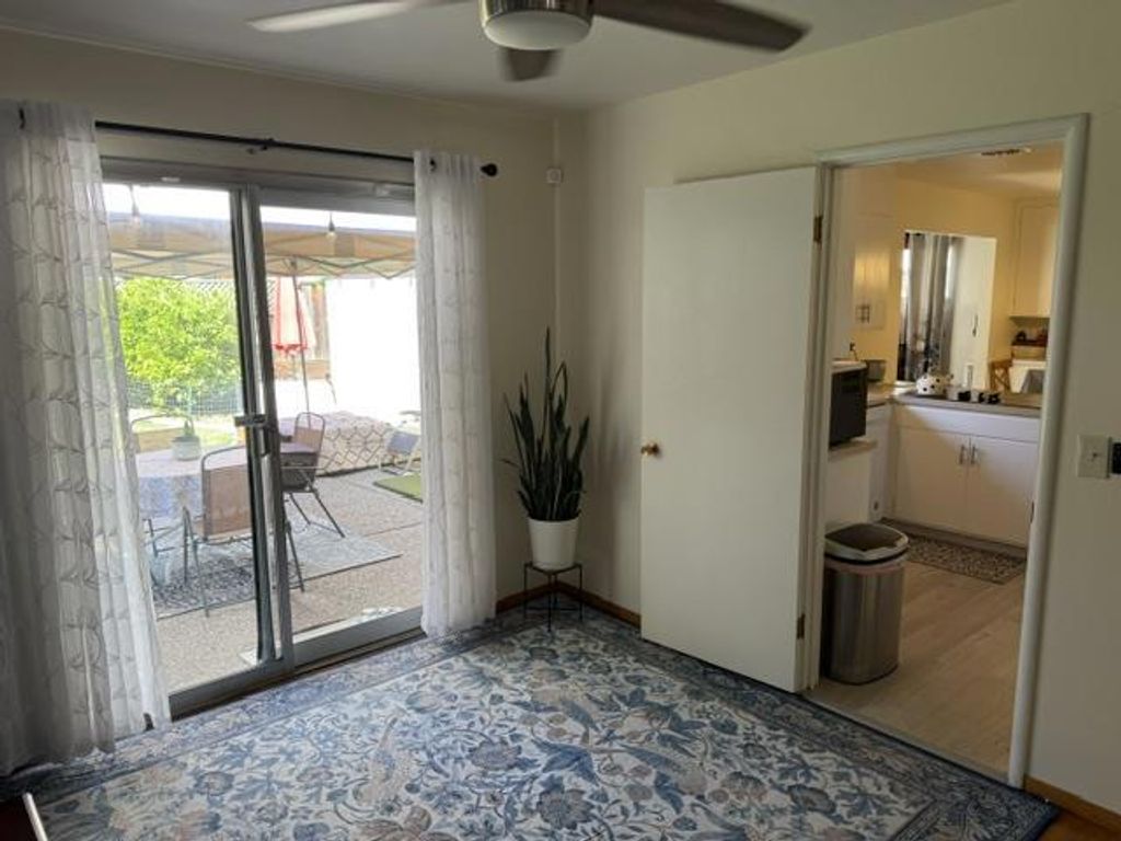 Image 10 of property listing at Address unavailable.