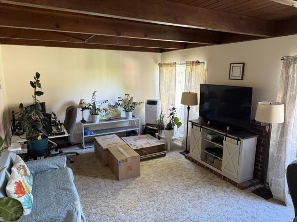 Image 11 of property listing at Address unavailable.