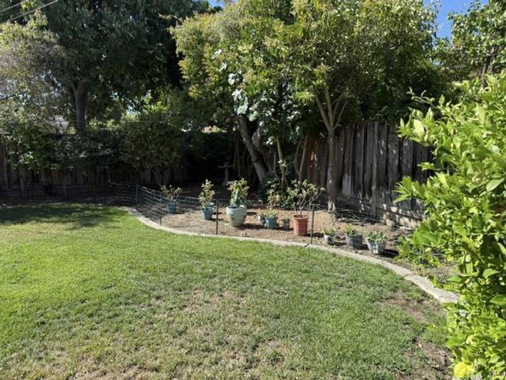 Image 18 of property listing at Address unavailable.