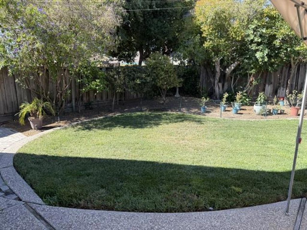 Image 20 of property listing at Address unavailable.