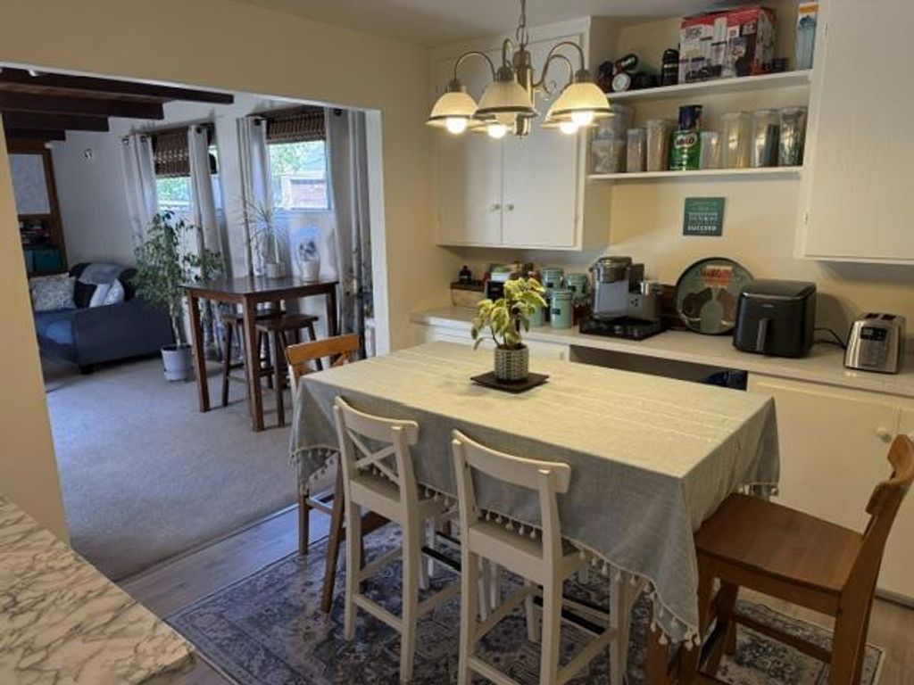 Image 5 of property listing at Address unavailable.