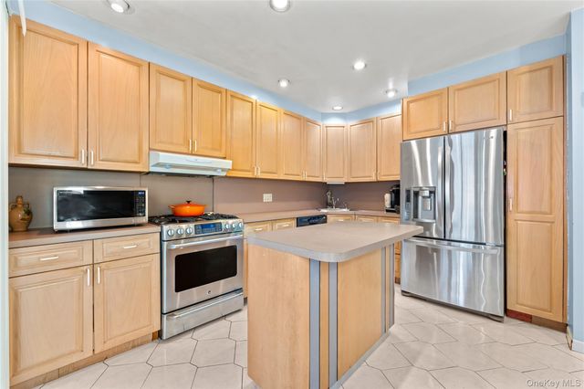 119-20 9th Avenue, College Point, NY 11356