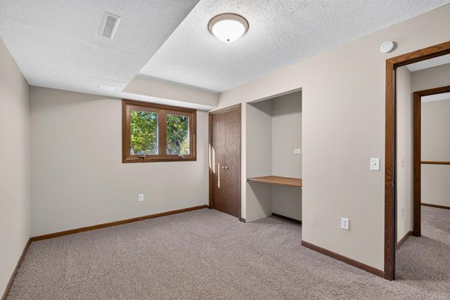 1949 Timber Wolf Trail N, Eagan, MN 55122