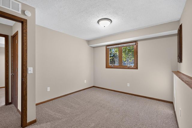 1949 Timber Wolf Trail N, Eagan, MN 55122