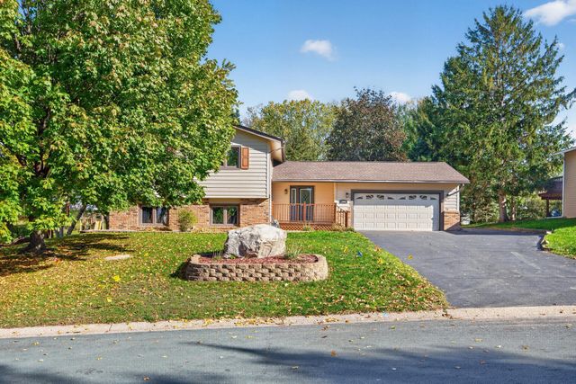 1949 Timber Wolf Trail N, Eagan, MN 55122