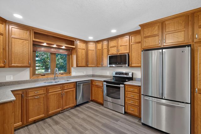 1949 Timber Wolf Trail N, Eagan, MN 55122