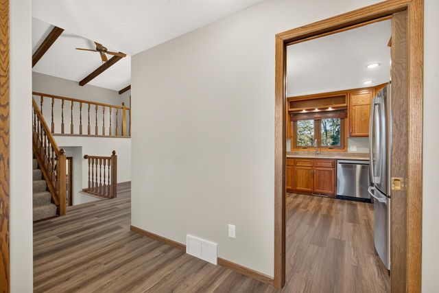 1949 Timber Wolf Trail N, Eagan, MN 55122