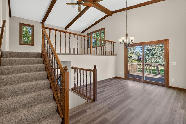 1949 Timber Wolf Trail N, Eagan, MN 55122