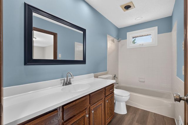 1949 Timber Wolf Trail N, Eagan, MN 55122