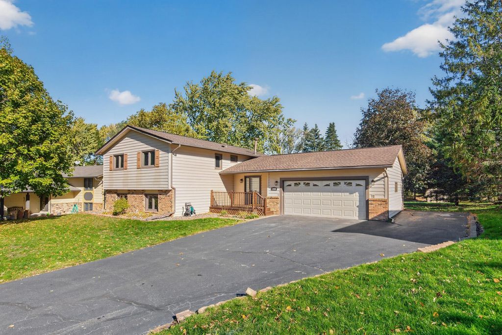 1949 Timber Wolf Trail N, Eagan, MN 55122
