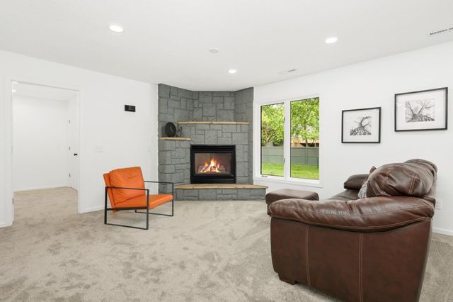 802 Spring Hill Court, Woodbury, MN 55125