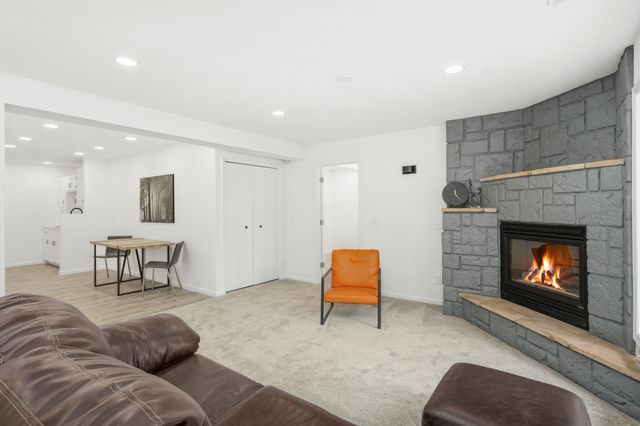 802 Spring Hill Court, Woodbury, MN 55125
