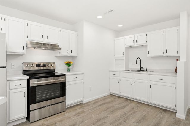 802 Spring Hill Court, Woodbury, MN 55125