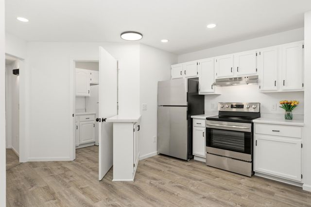 802 Spring Hill Court, Woodbury, MN 55125