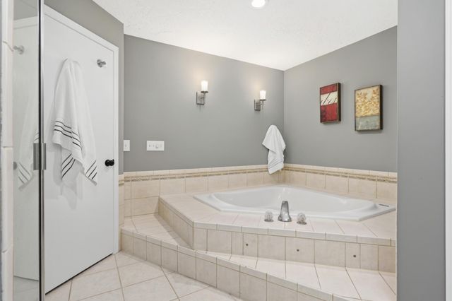 802 Spring Hill Court, Woodbury, MN 55125