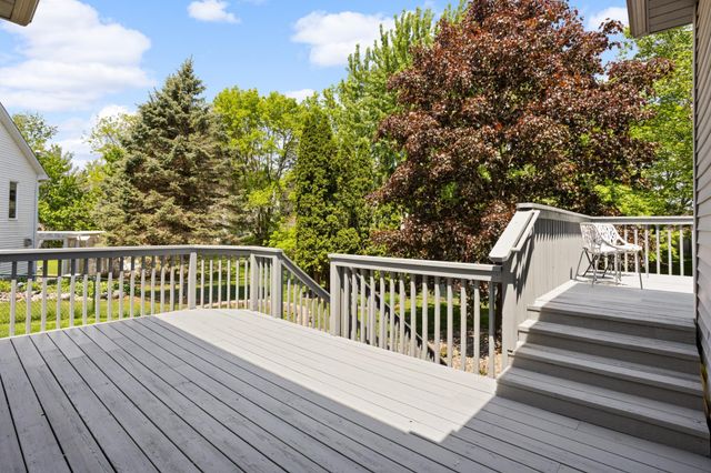 802 Spring Hill Court, Woodbury, MN 55125