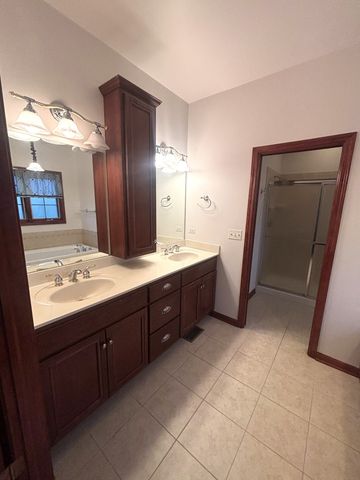 720 Evergreen Lane, Sugar Grove, IL 60554