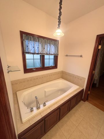 720 Evergreen Lane, Sugar Grove, IL 60554