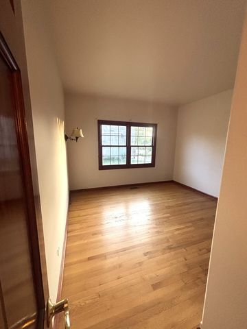 720 Evergreen Lane, Sugar Grove, IL 60554