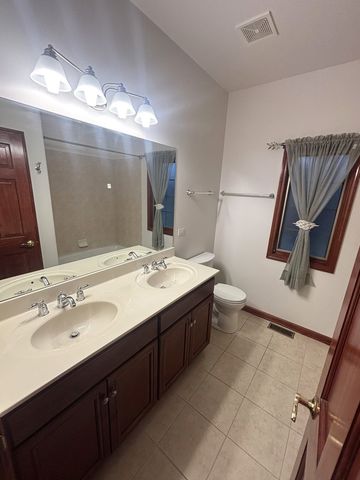 720 Evergreen Lane, Sugar Grove, IL 60554