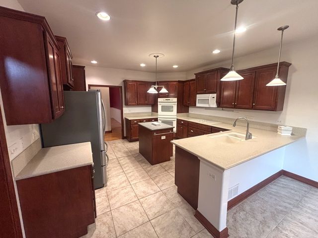 720 Evergreen Lane, Sugar Grove, IL 60554