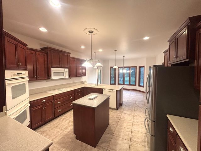 720 Evergreen Lane, Sugar Grove, IL 60554
