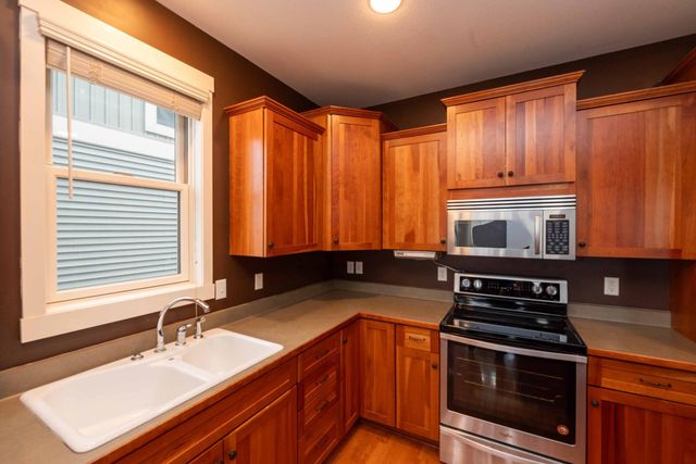 11446 Balsam Way, Woodbury, MN 55129