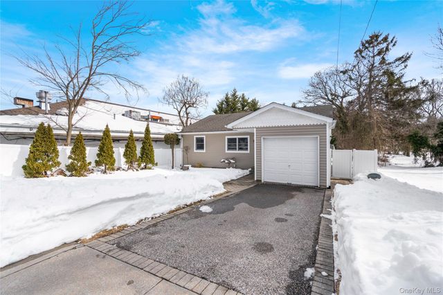 25 State Place, Huntington, NY 11743