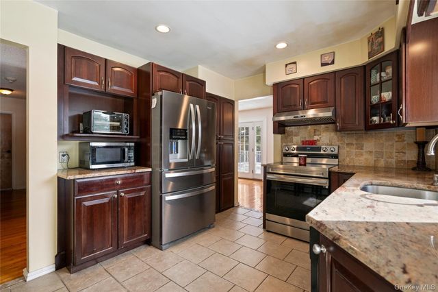 25 State Place, Huntington, NY 11743