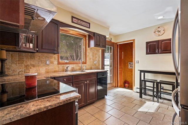 25 State Place, Huntington, NY 11743