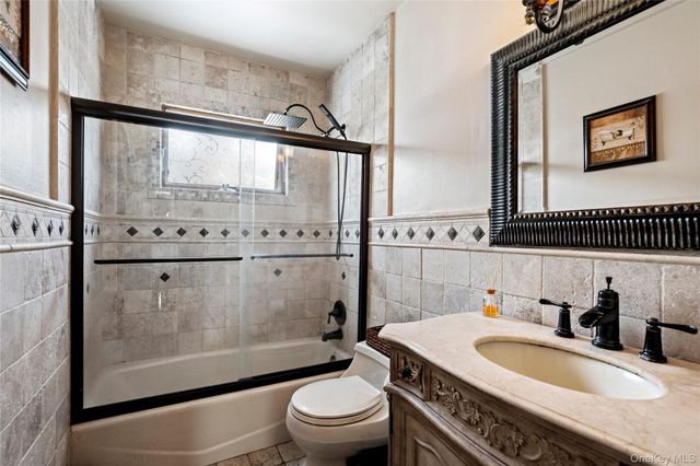 25 State Place, Huntington, NY 11743