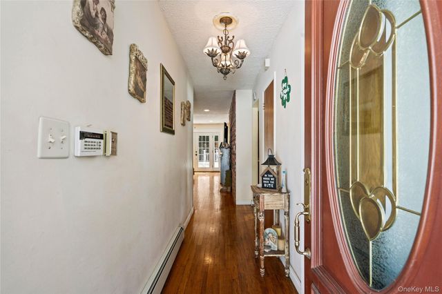 25 State Place, Huntington, NY 11743