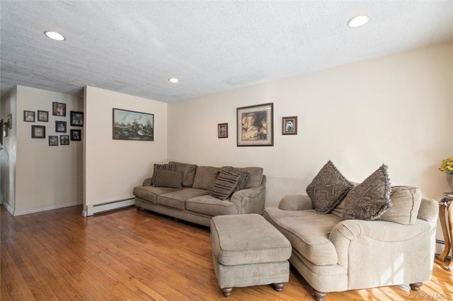 25 State Place, Huntington, NY 11743