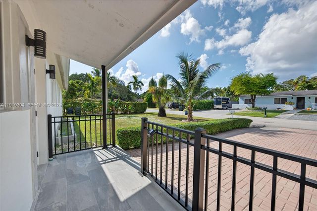 6255 SW 62nd Ct, South Miami, FL 33143