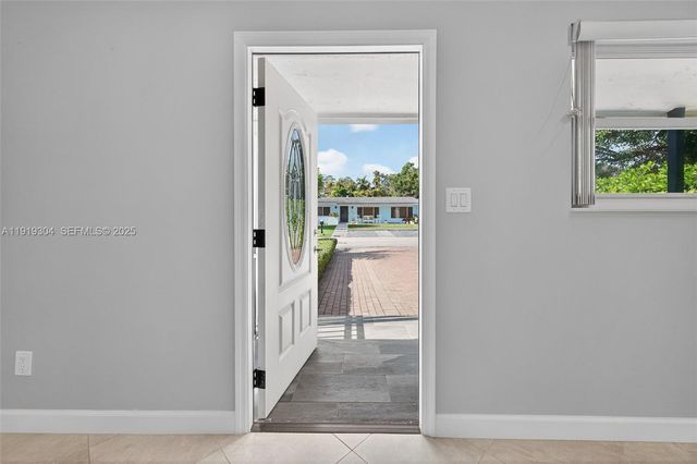 6255 SW 62nd Ct, South Miami, FL 33143