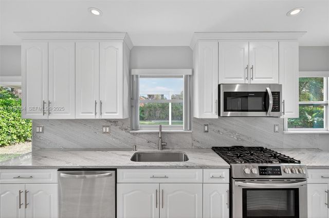 6255 SW 62nd Ct, South Miami, FL 33143