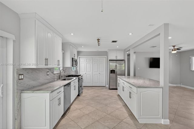 6255 SW 62nd Ct, South Miami, FL 33143