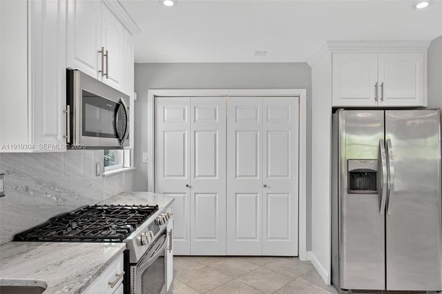 6255 SW 62nd Ct, South Miami, FL 33143