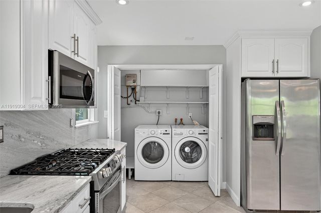 6255 SW 62nd Ct, South Miami, FL 33143