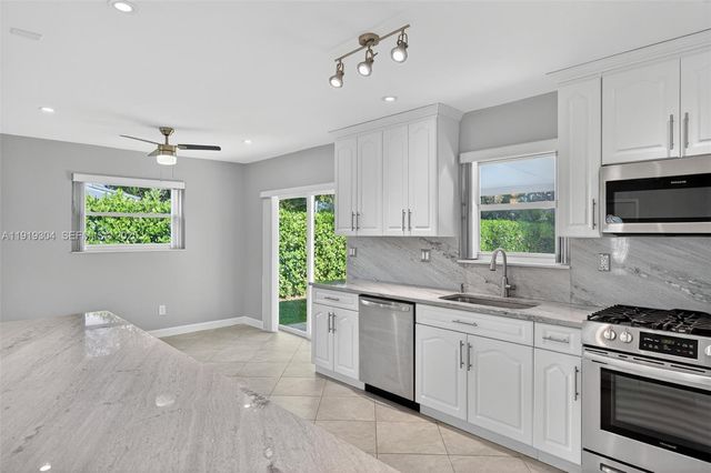 6255 SW 62nd Ct, South Miami, FL 33143