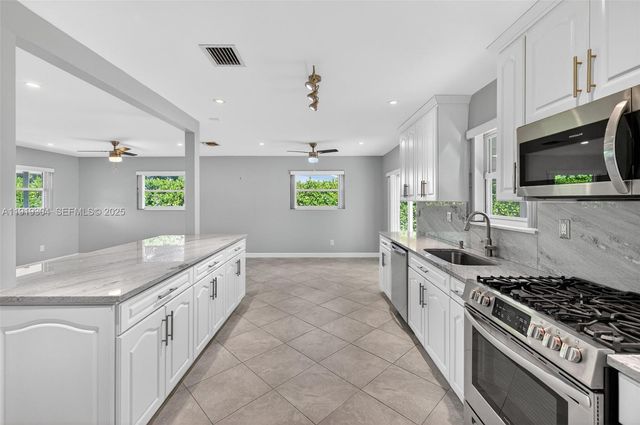 6255 SW 62nd Ct, South Miami, FL 33143