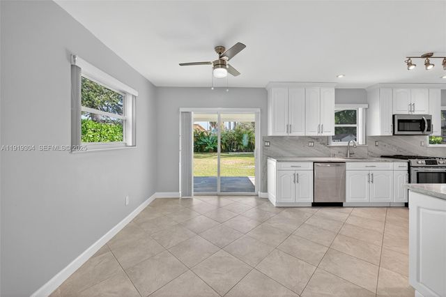 6255 SW 62nd Ct, South Miami, FL 33143