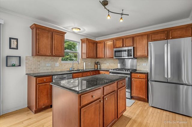 712 Brighton Circle, Port Barrington, IL 60010