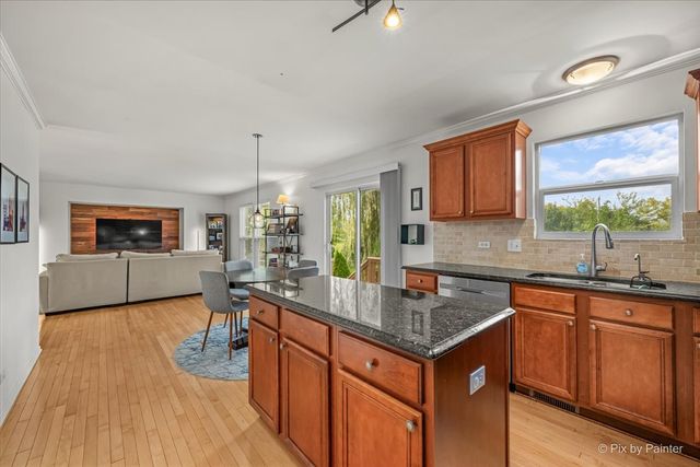 712 Brighton Circle, Port Barrington, IL 60010