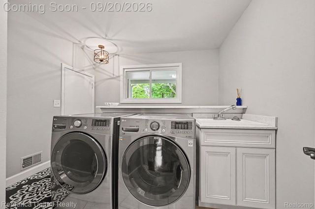 21995 Sunflower Road, Novi, MI 48375